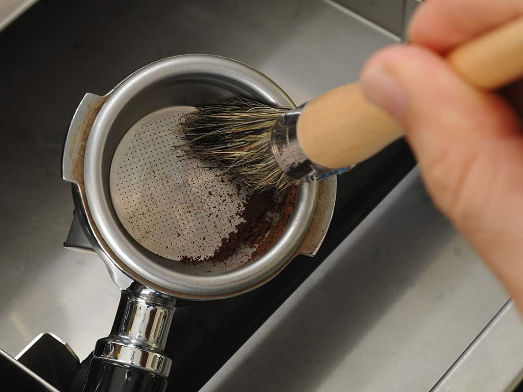 Café-Geisha-aromático-cremoso-afrutado-dulce-españa-recién-tostado.DOSIS. En primer lugar deberemos limpiar bien el portafiltros o brazo de la máquina, para evitar que queden restos de cafés anteriores. Utilizar aproximadamente unos 7 o 7,5 gr. para cada café.