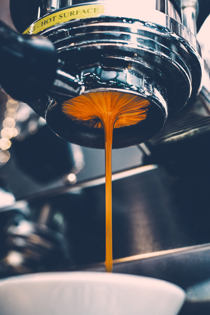 Café-Geisha-aromático-cremoso-afrutado-dulce-españa-recién-tostado.MOLIENDA. Nunca se tarde más de 30 segundos de extraccción de un café. Encontremos un punto que nos de como resultado una extracción continua algo así “como un hilo de miel” o una “colita de ratón”.